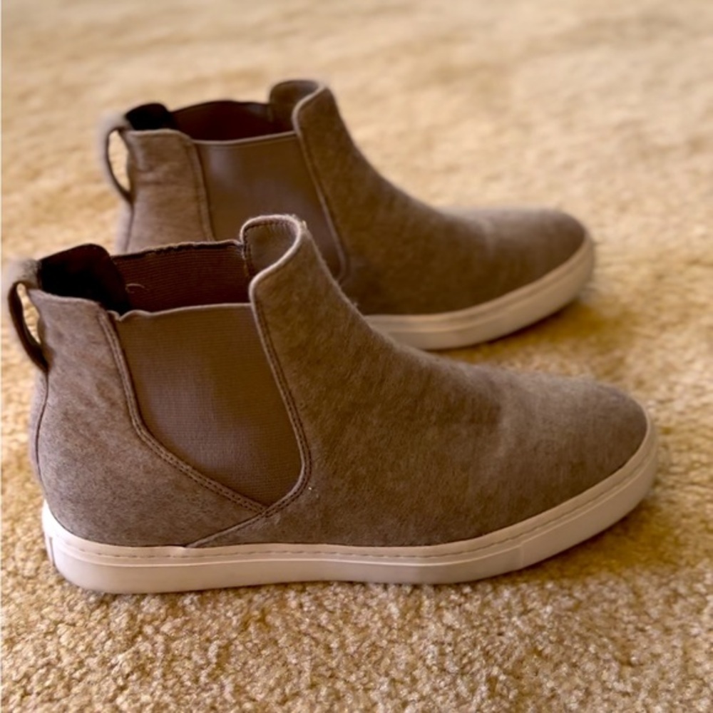 Pre-Loved 🥰 Vince Hightop Sneakers